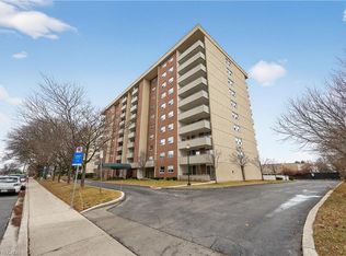 1425 Ghent Ave #304, Burlington, ON L7S 1X5