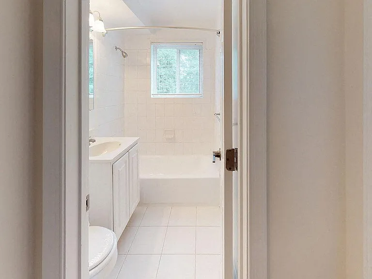 Woodlee Terrace Apartments — Photo 18