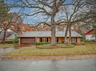 815 Pin Oak Ln, Arlington, TX 76012