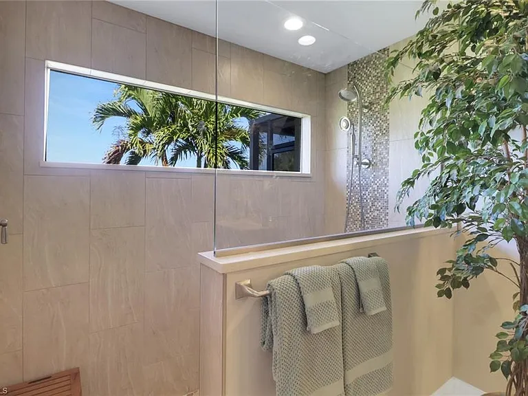 1466 Vintage Ln — Photo 13