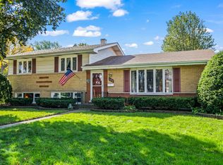 102 N Yates Ln, Mount Prospect, IL