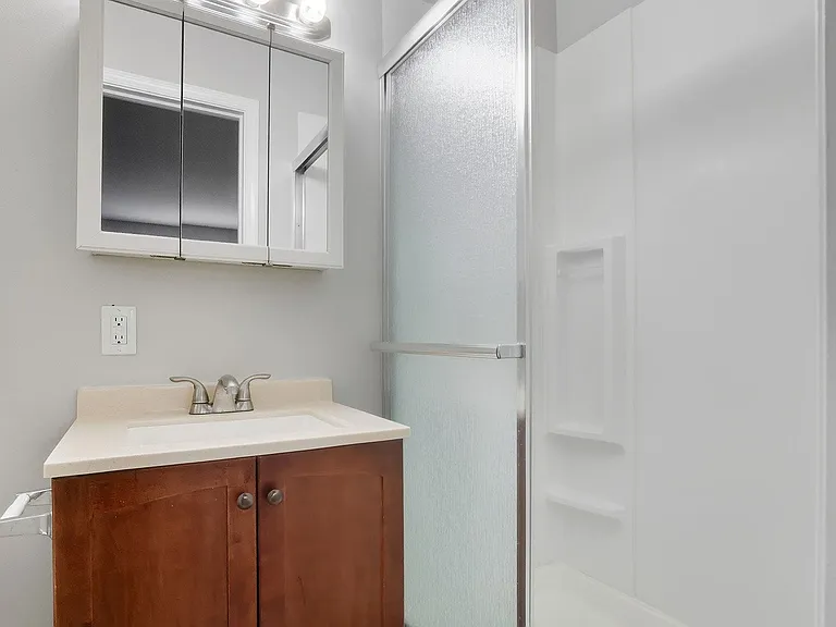 Waters Edge Apartments — Photo 15