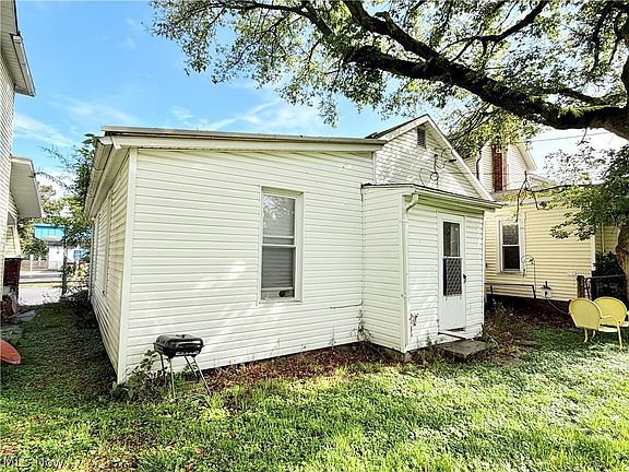 4th image of 603 Harding Way E