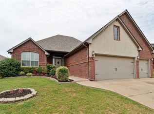 1113 Samantha Ln, Moore, OK 73160