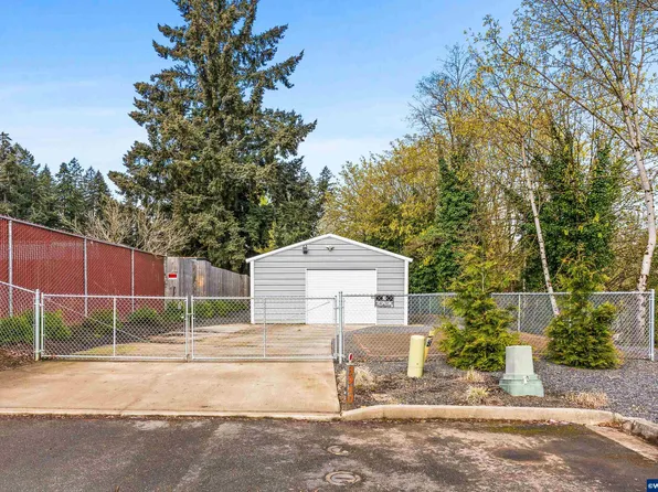 3940 Osage St, Sweet Home, OR 97386