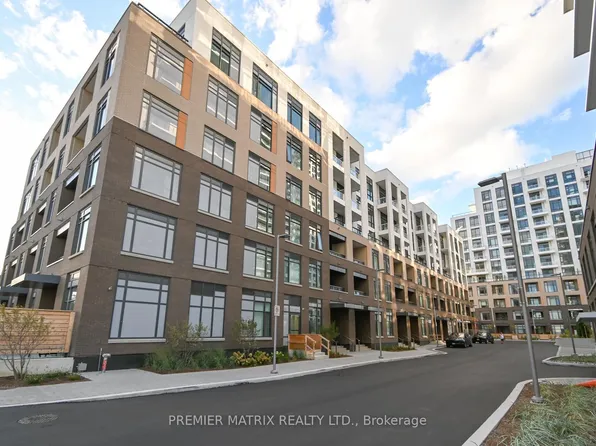 8 Beverley Glen Blvd, Vaughan, ON