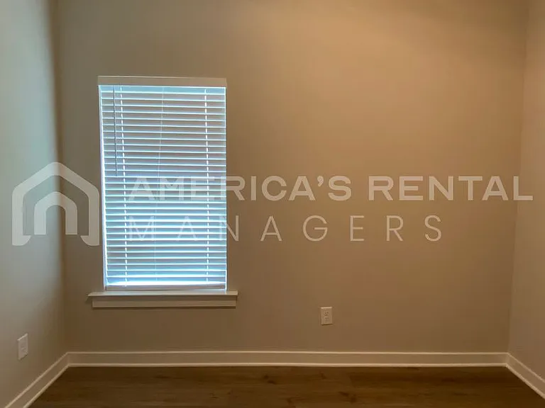 1300 Brookhaven Dr — Photo 16