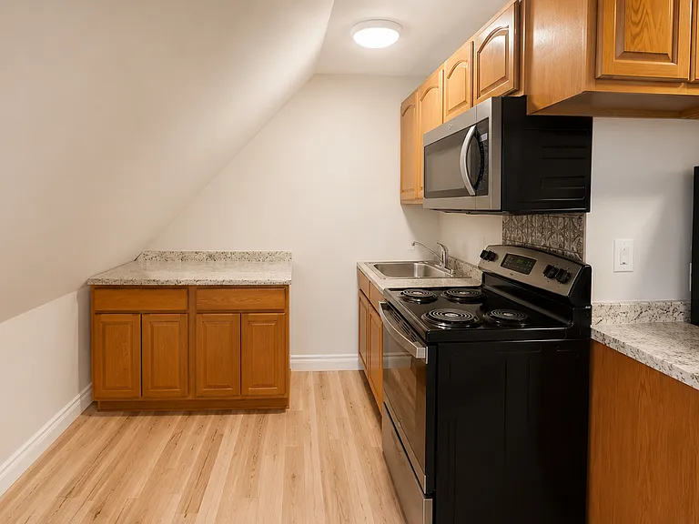17 Elliott St #3 — Photo 5