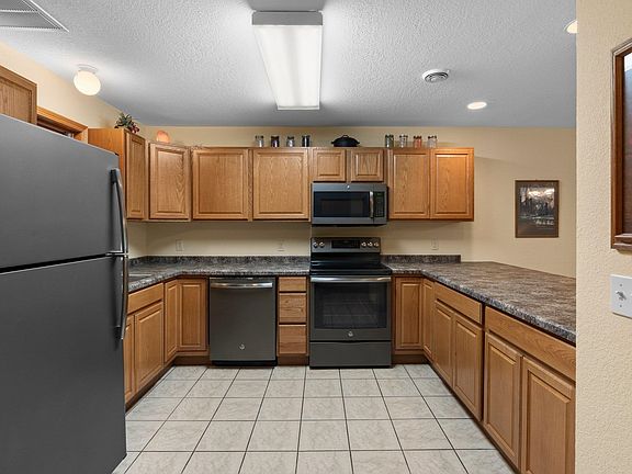 3rd image of 50 Hemlock St Unit 4