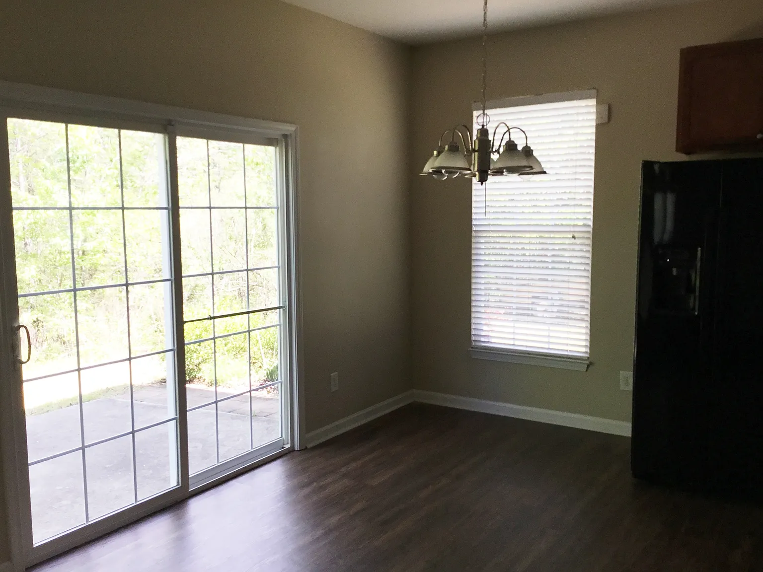 3 bed, 2.5 bath, 1954 sqft, $2,230 — Photo 4