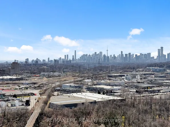 30 Inn On The Park Dr, Toronto, ON