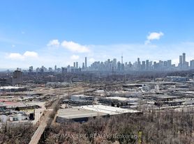 30 Inn On The Park Dr