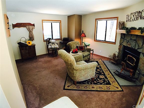 3rd image of 606 Wren Dr