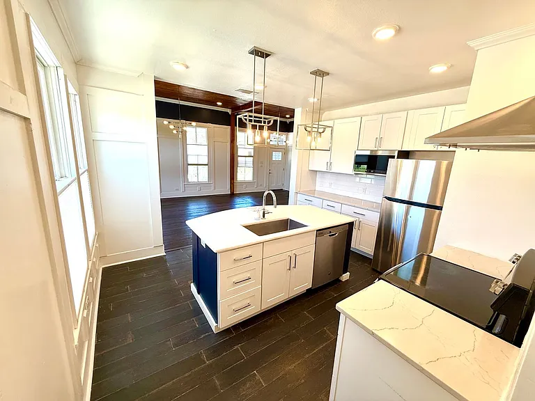 804 Dawson St — Photo 10