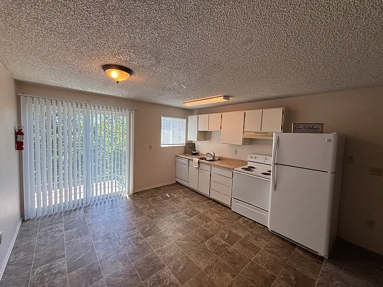 500 NE Maiden Ln #9 — Photo 10