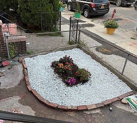 3rd image of 360 E 26th St