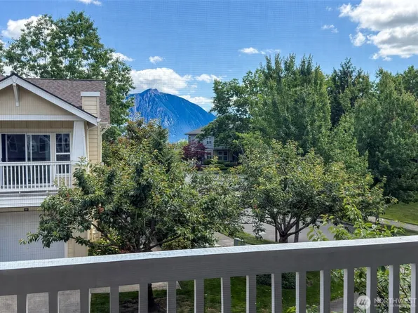 7705 Fairway Avenue SE #204, Snoqualmie, WA 98065