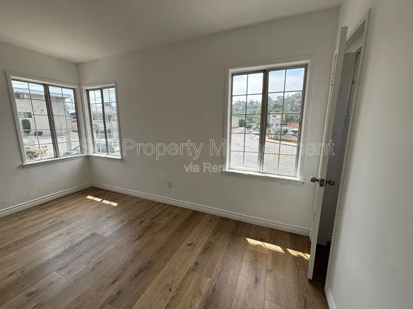 7000 1/2 Foothill Blvd, Tujunga, CA 91042