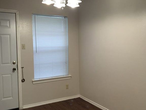 2nd image of 1609 Sun Valley Dr APT A