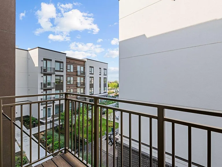 Meritage West — Photo 11