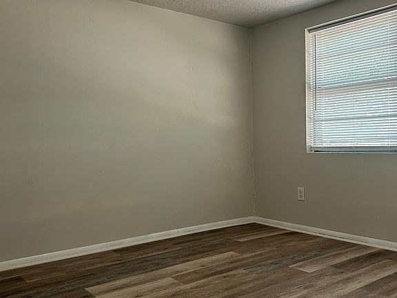 5th image of 289 Red Cedar Rd
