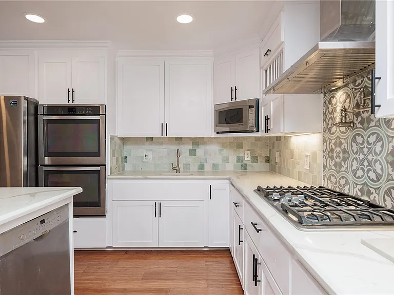 830 Crestview Dr — Photo 15