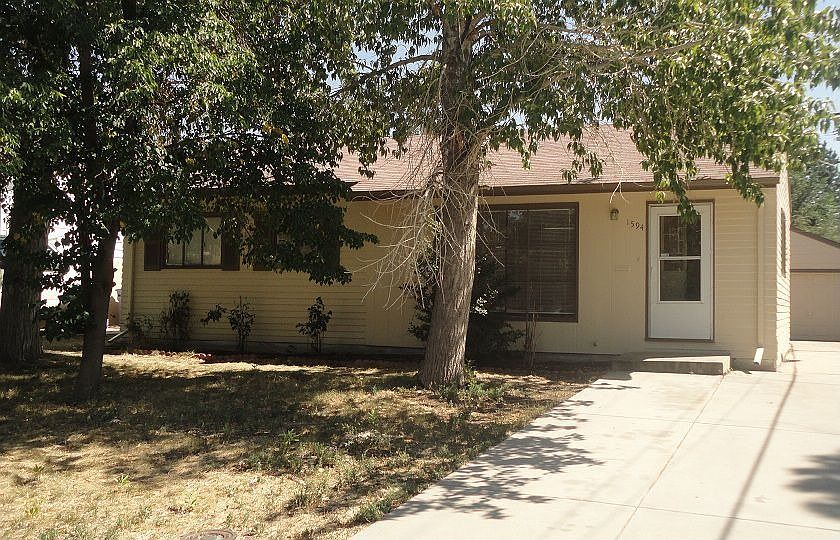 Home Exterior (new paint!)