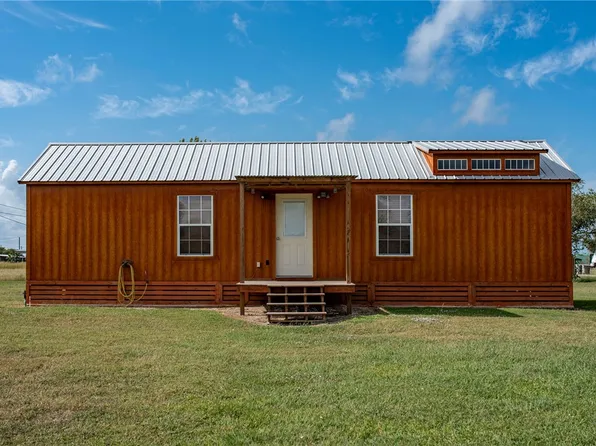 1101 W Houston Ave, Seadrift, TX 77983