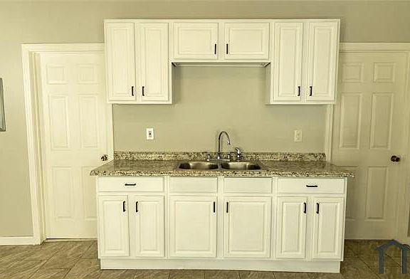 3rd image of 287 Manton Ave #1