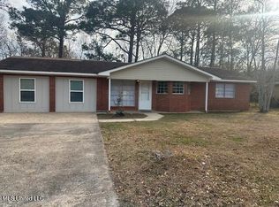 2437 Oxford Dr, Gautier, MS 39553