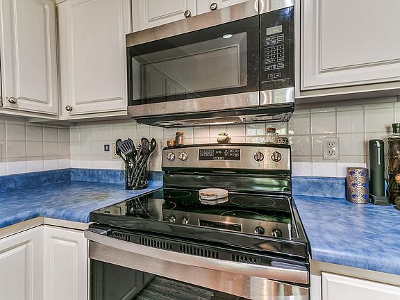 5th image of 5908 Sutton Pl APT 11