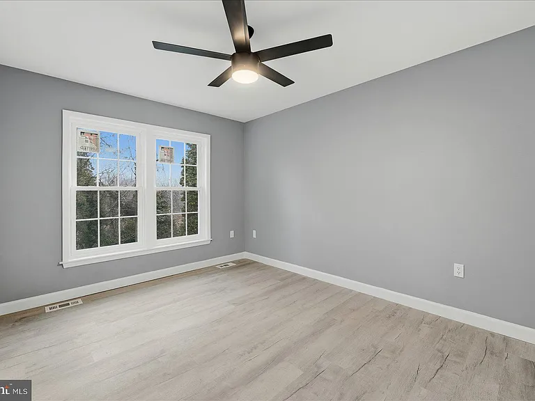 6915 Adel St — Photo 22