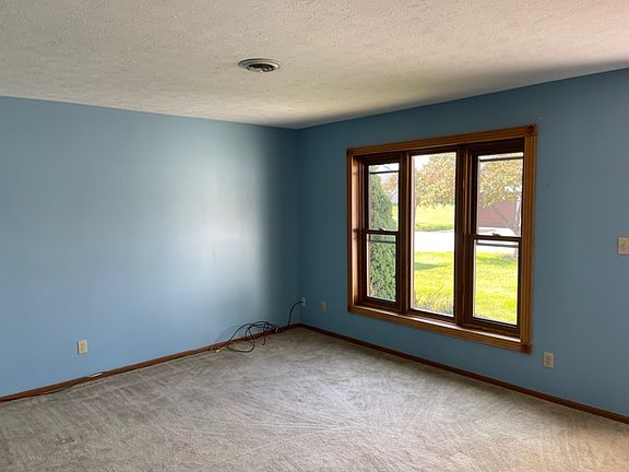 3rd image of 132 Royal Crest Dr Unit F