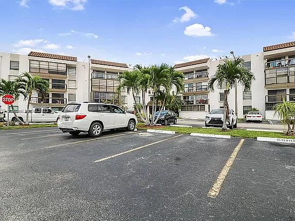 3rd image of 1300 SW 122nd Ave APT 305