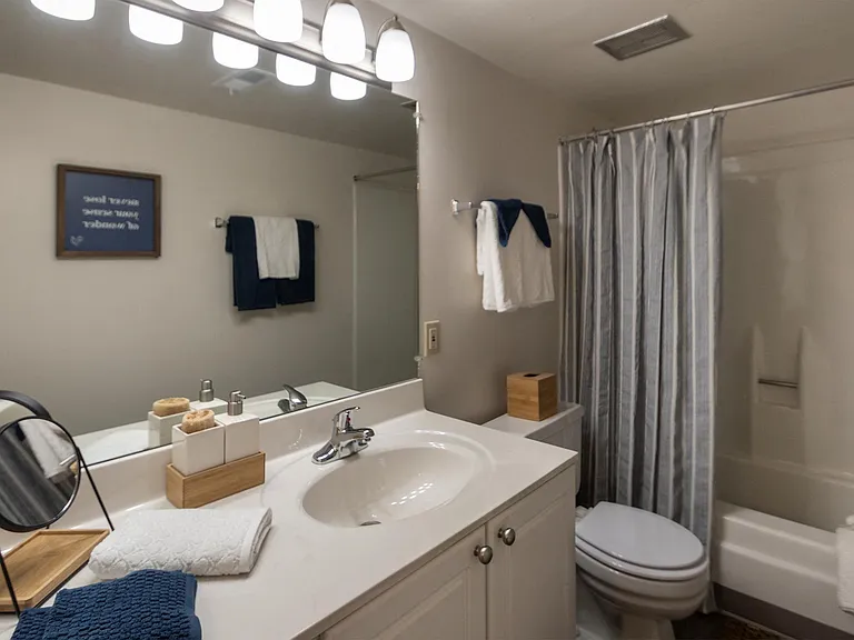 Village East — Photo 30
