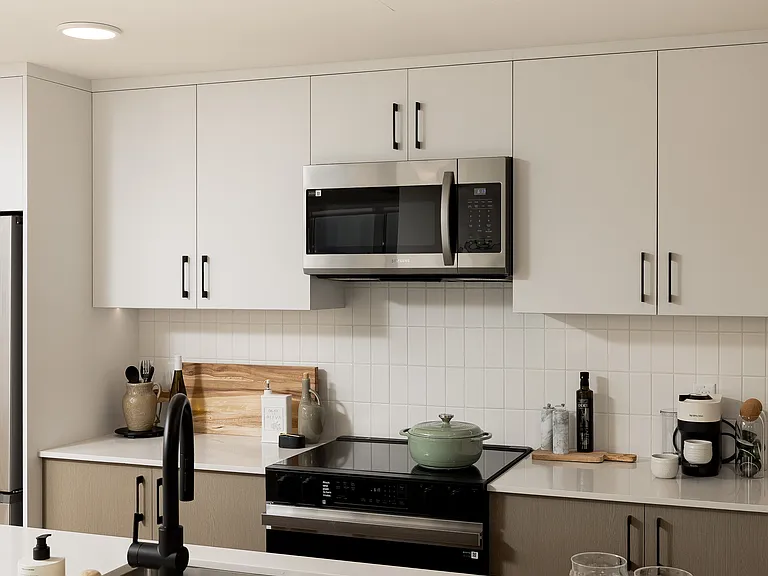 1131 Lawrence Ave — Photo 34