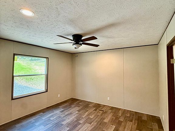 4th image of 102 Morrison Ln