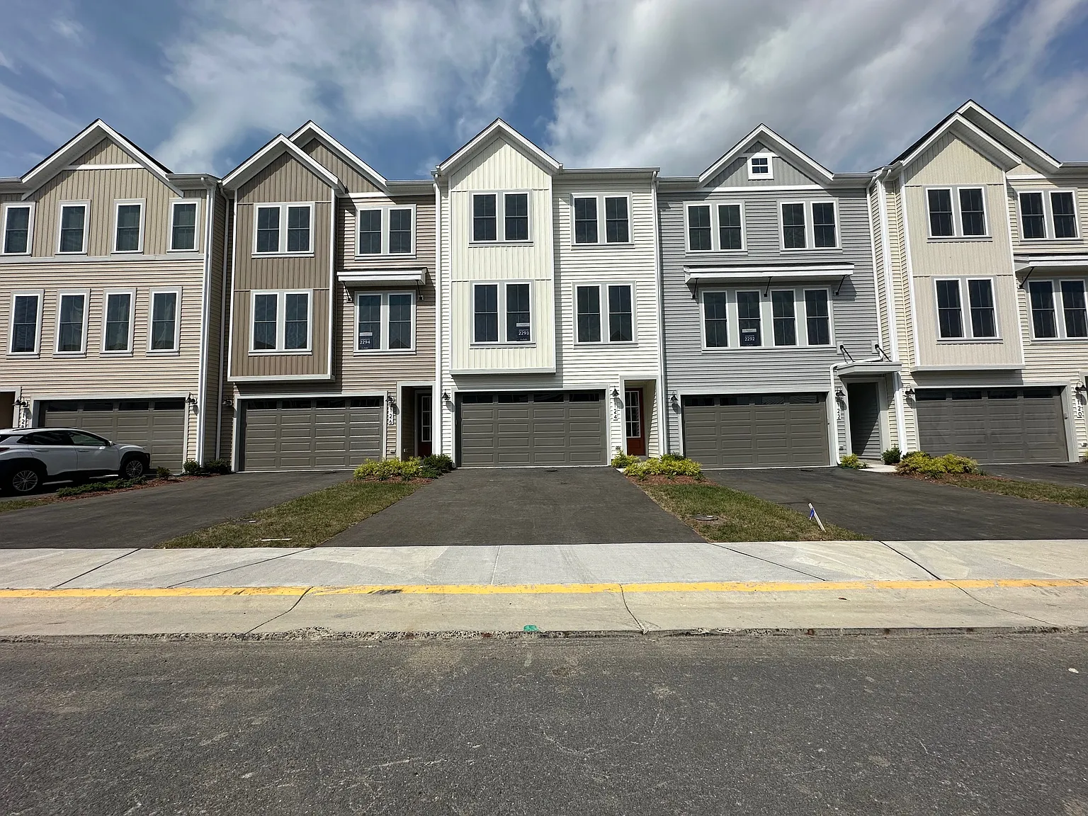 3 bed, 2388 sqft, $2,449 — Photo 1
