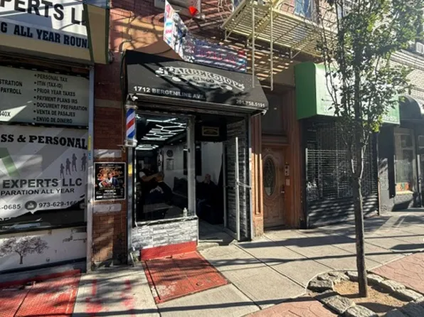 1712 Bergenline Ave #1R, Union City, NJ 07087