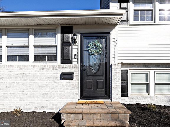 5th image of 72 Pleasant Valley Dr