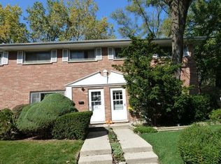 408 Skokie Ct, Wilmette, IL