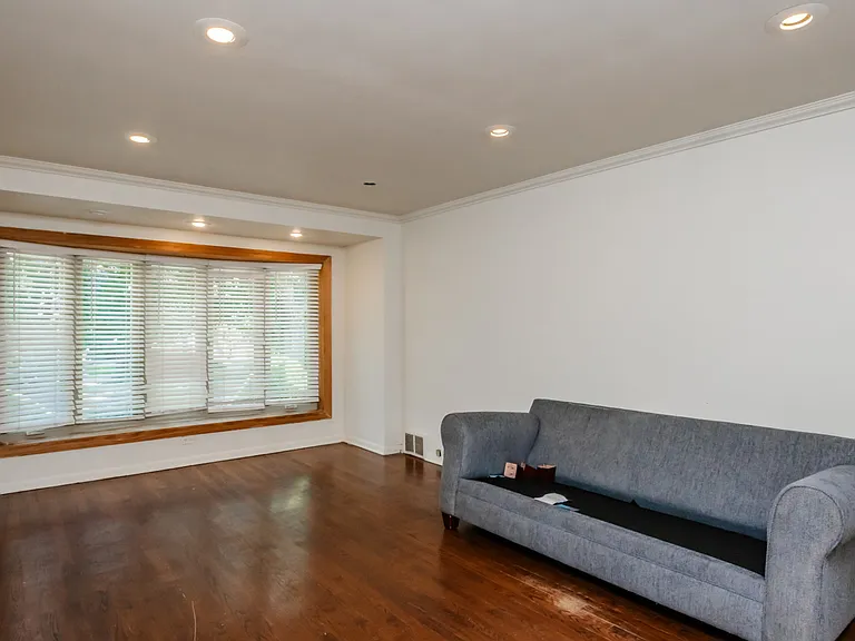 3719 W 81st Pl — Photo 3