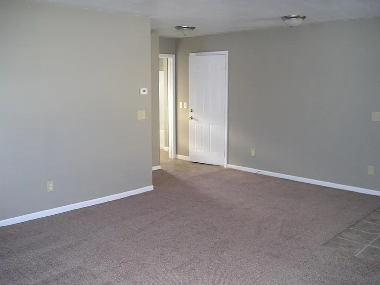 610612 E Gilmore St — Photo 3