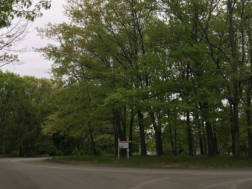 1st image of 10 Edgewood Cir