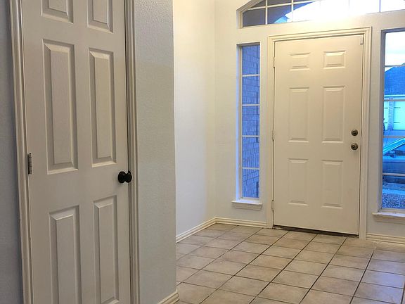 4th image of 4920 Tulip Ln