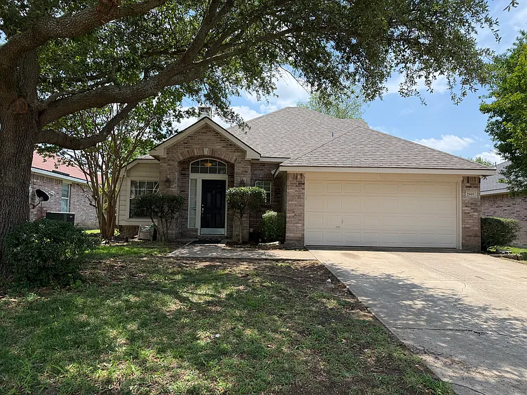 2905 Nandina St — Photo 1