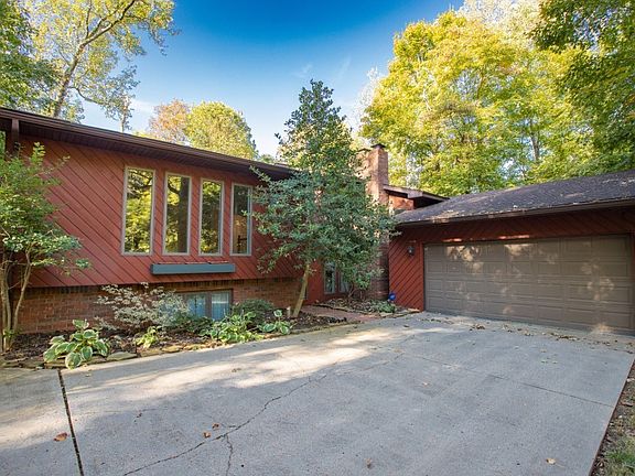 2nd image of 4997 Basswood Ct