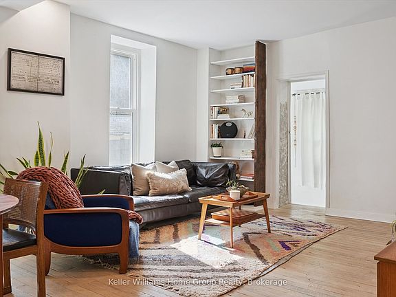 4th image of 37 Arthur St N
