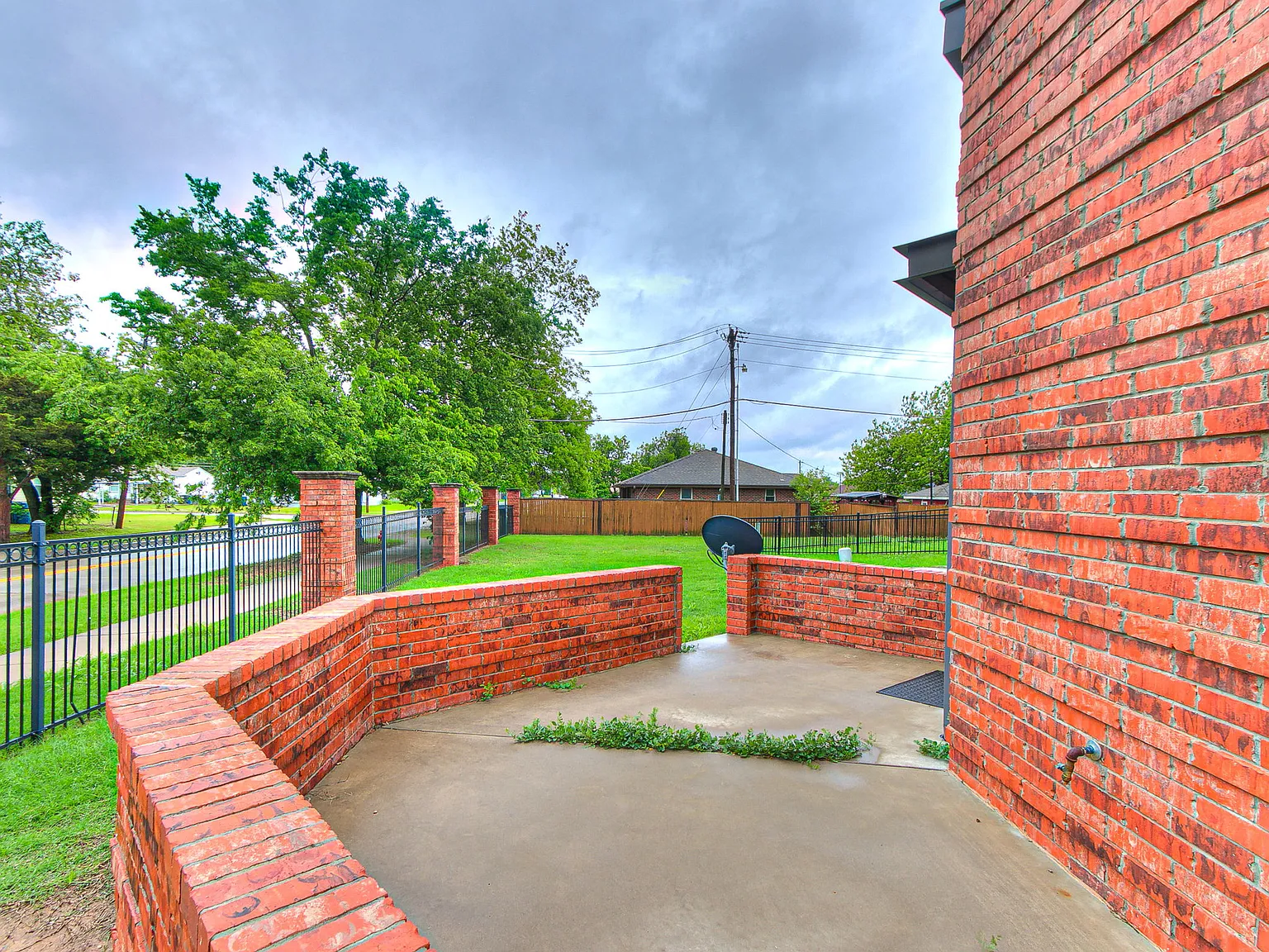 2 bed, 2.5 bath, 1735 sqft, $1,900 — Photo 4