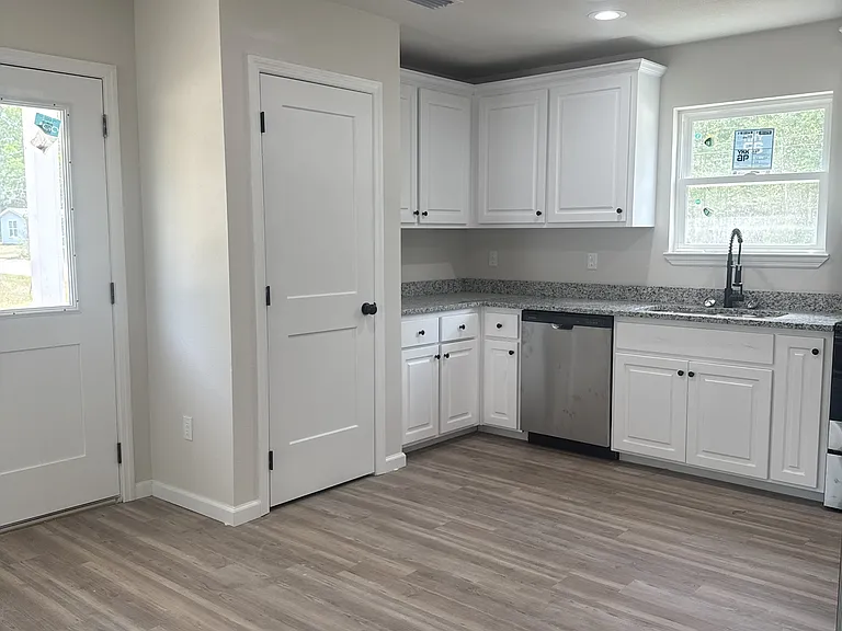 8 Lake Ellen Dr — Photo 4